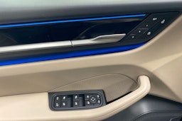 musta Porsche Macan 2025 kuva 18.