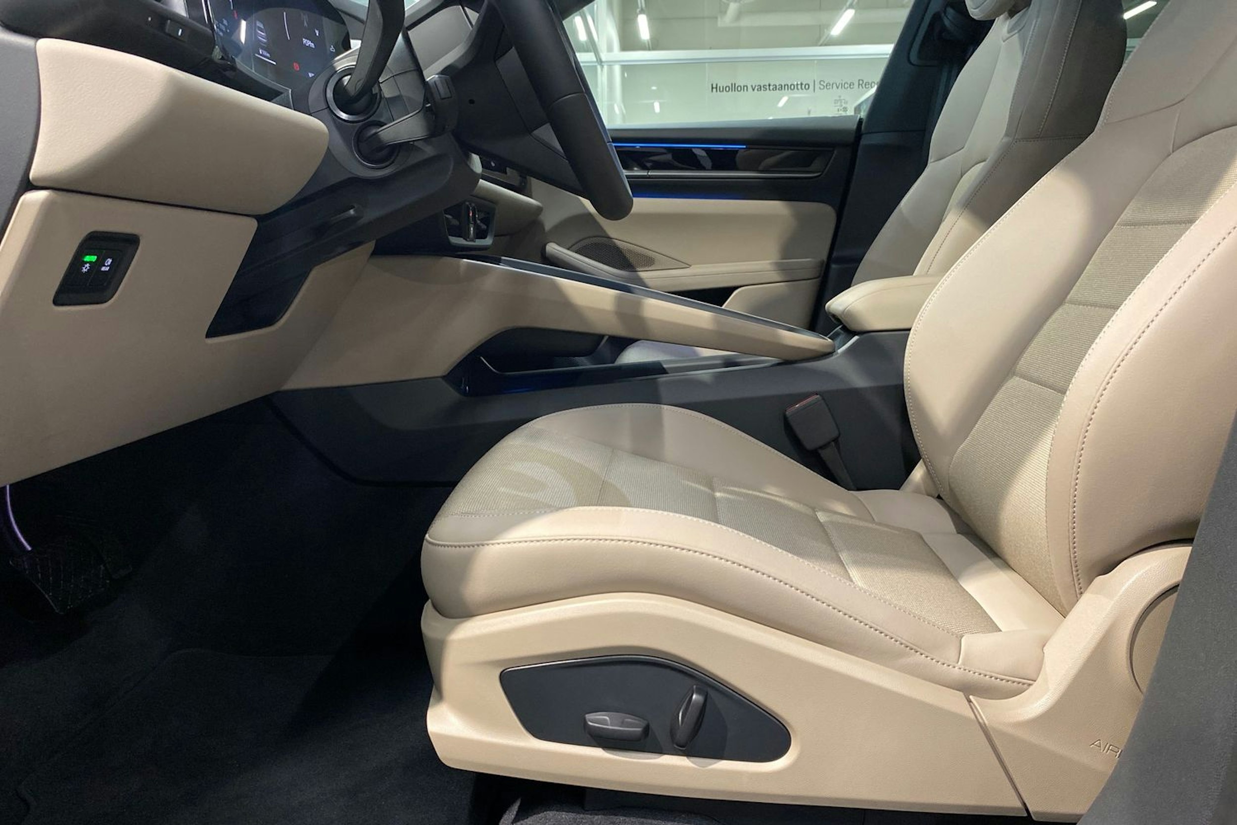 musta Porsche Macan 2025 kuva 20.