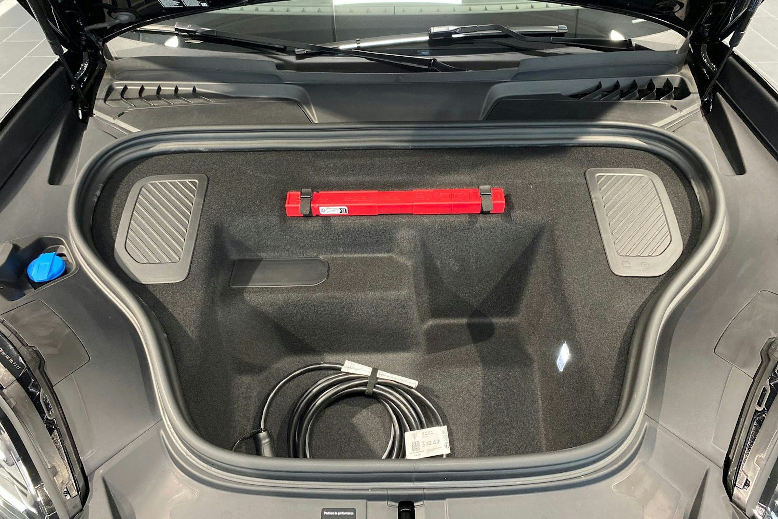 musta Porsche Macan 2025 kuva 21.