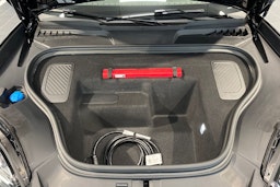 musta Porsche Macan 2025 kuva 21.