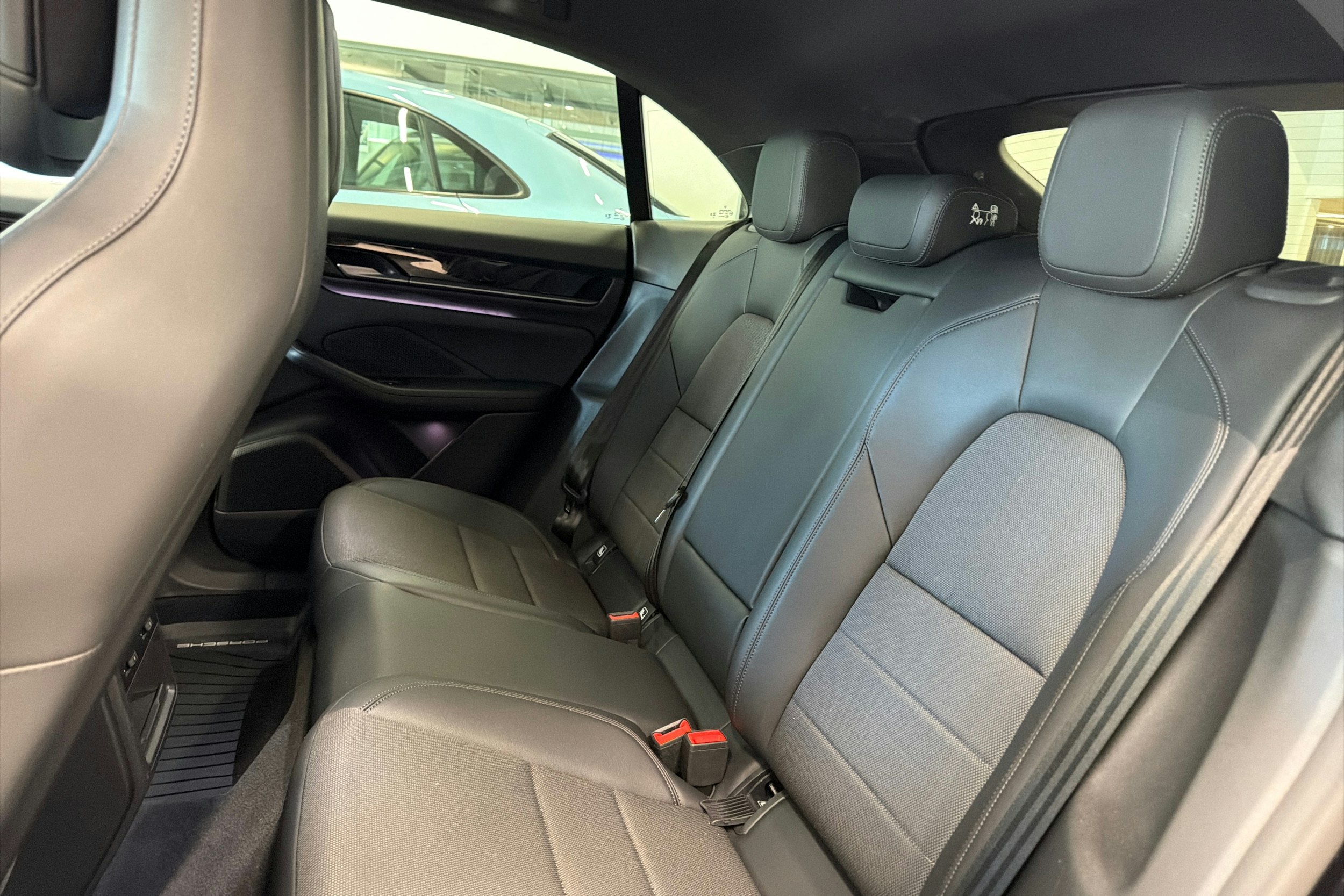 musta Porsche Macan 2025 kuva 11.