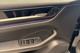 musta Porsche Macan 2025 kuva 16.