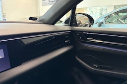 musta Porsche Macan 2025 kuva 23.