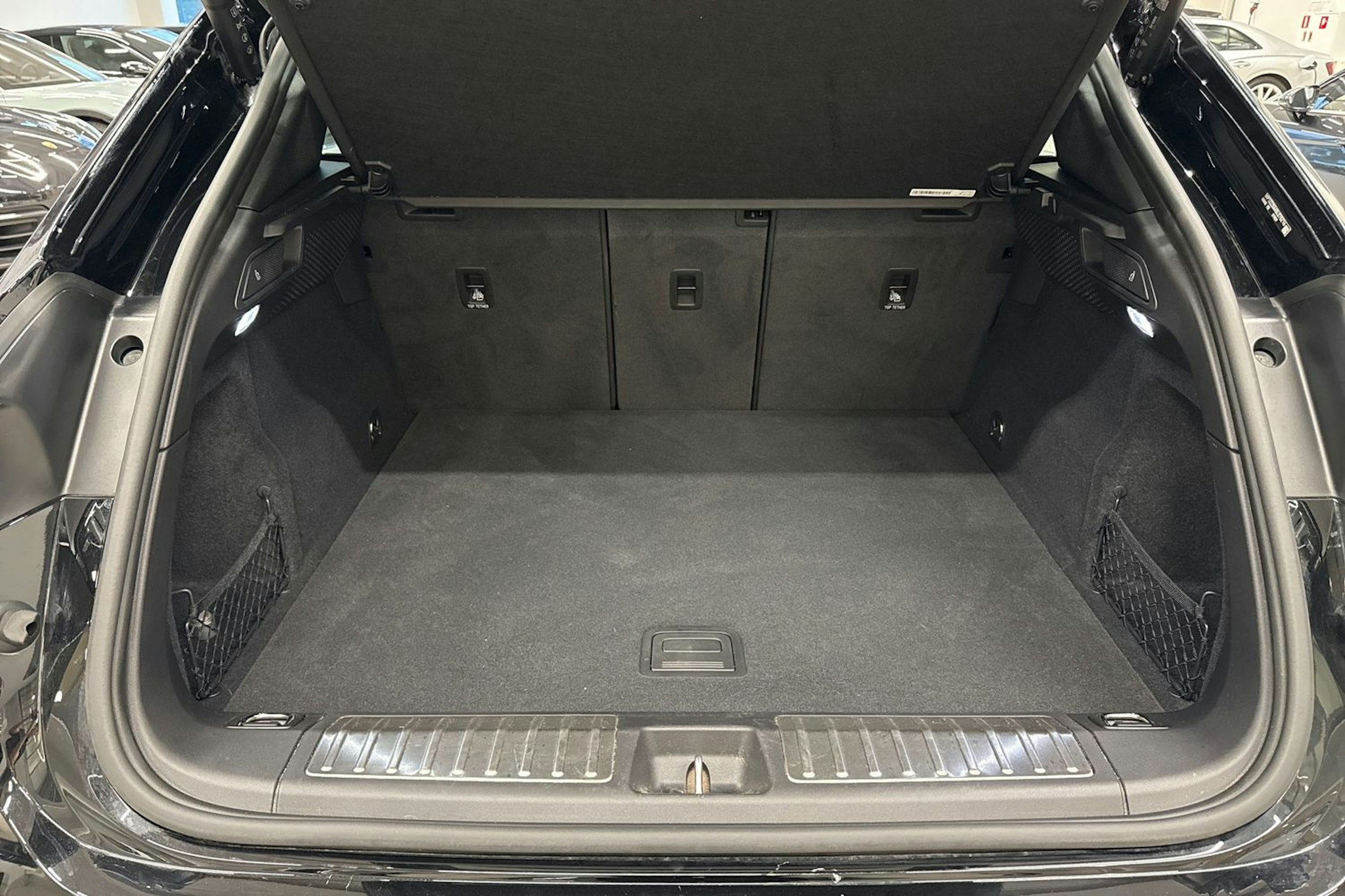 Musta Porsche Macan 2025 kuva 11.