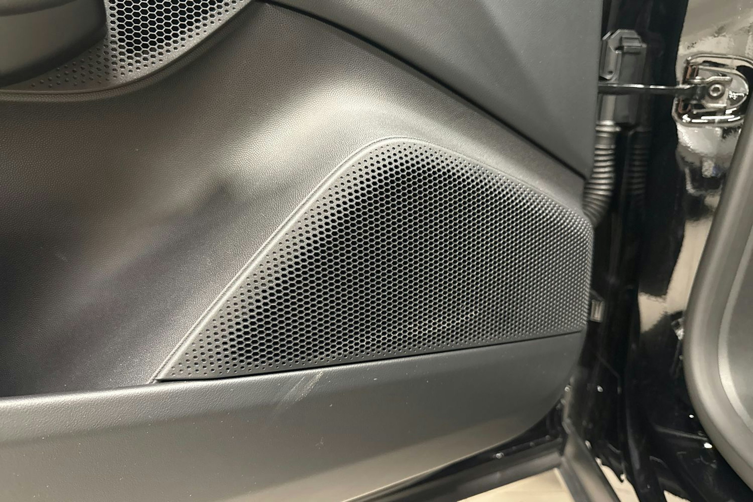 Musta Porsche Macan 2025 kuva 14.