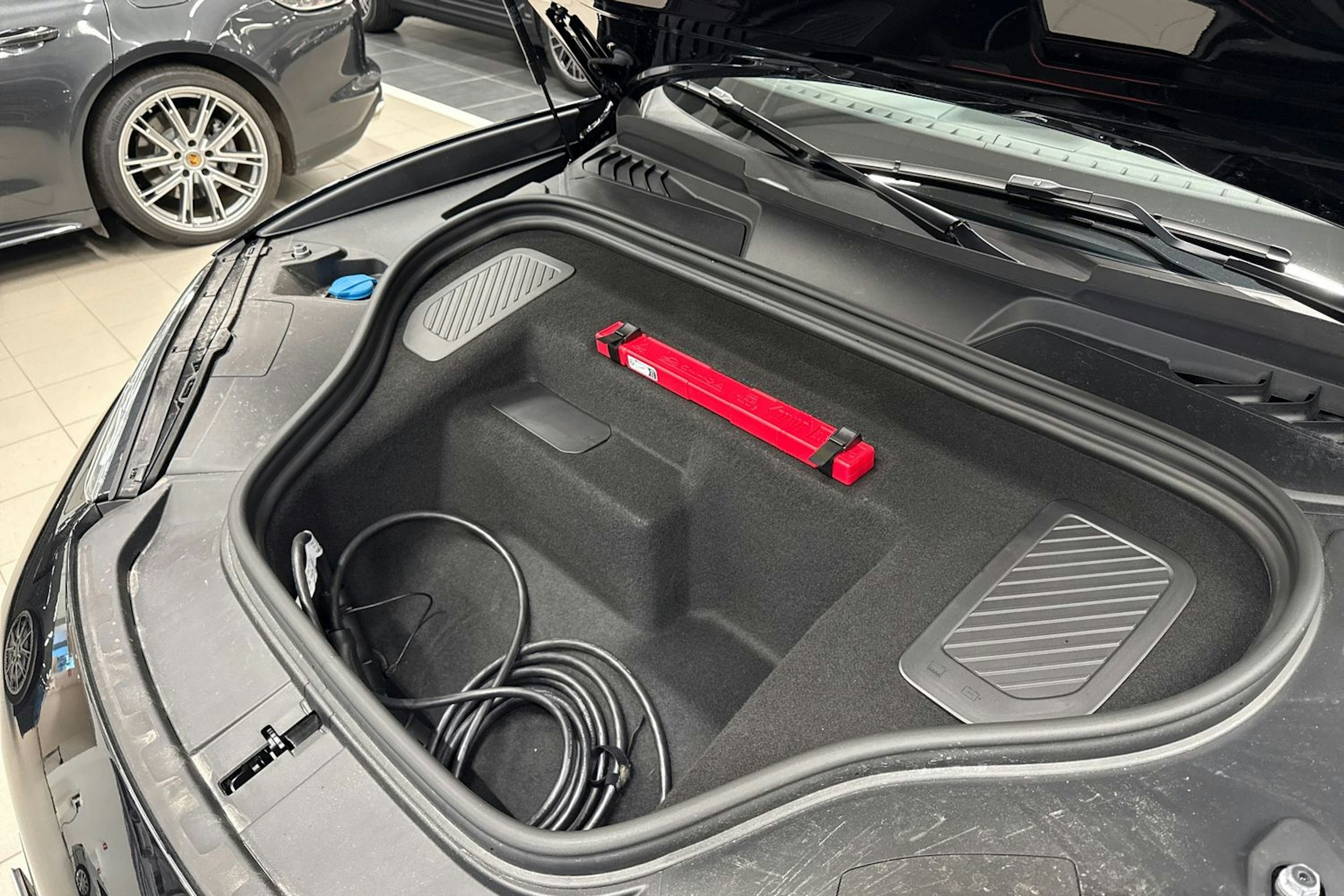 Musta Porsche Macan 2025 kuva 17.