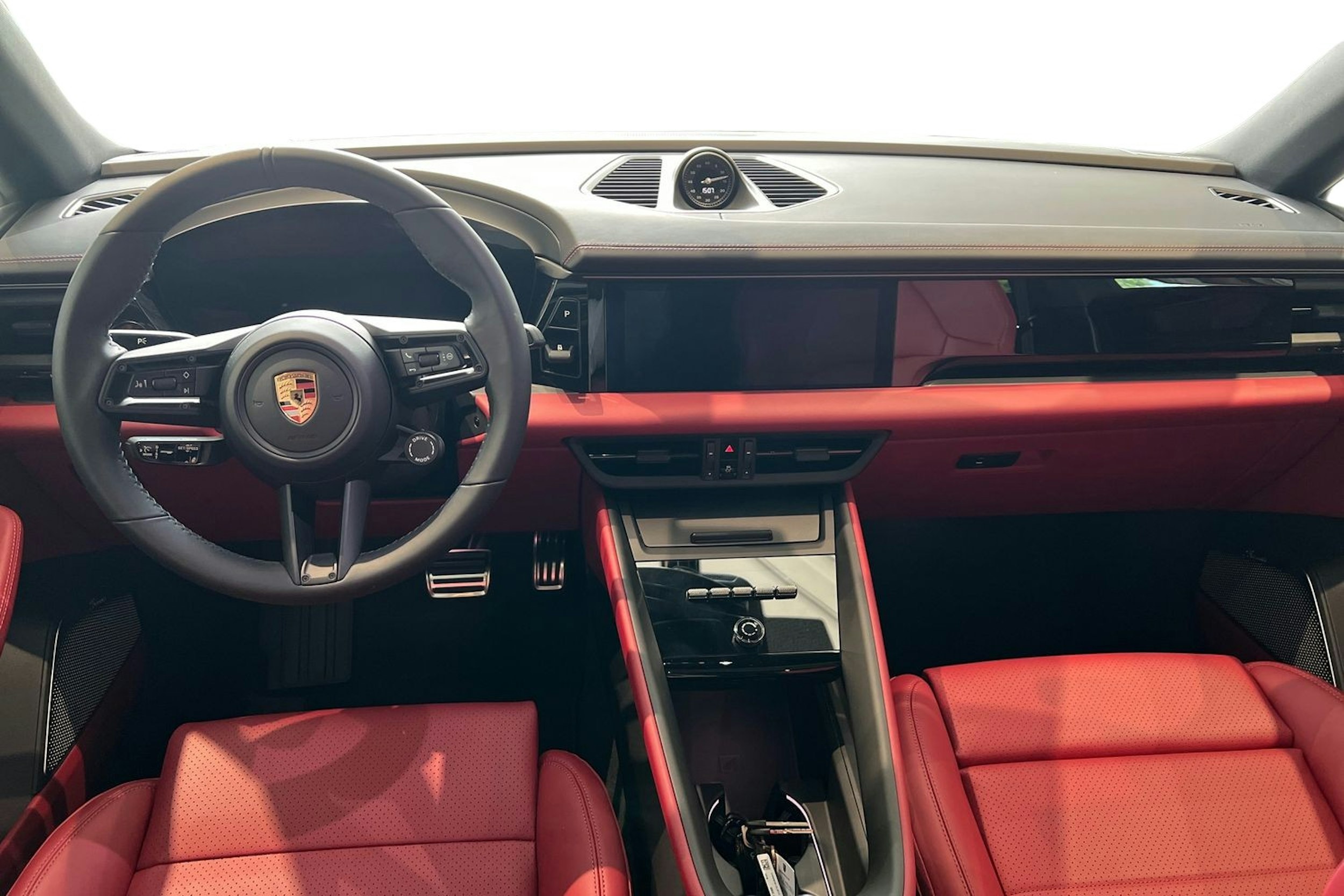 musta Porsche Macan 2025 kuva 7.