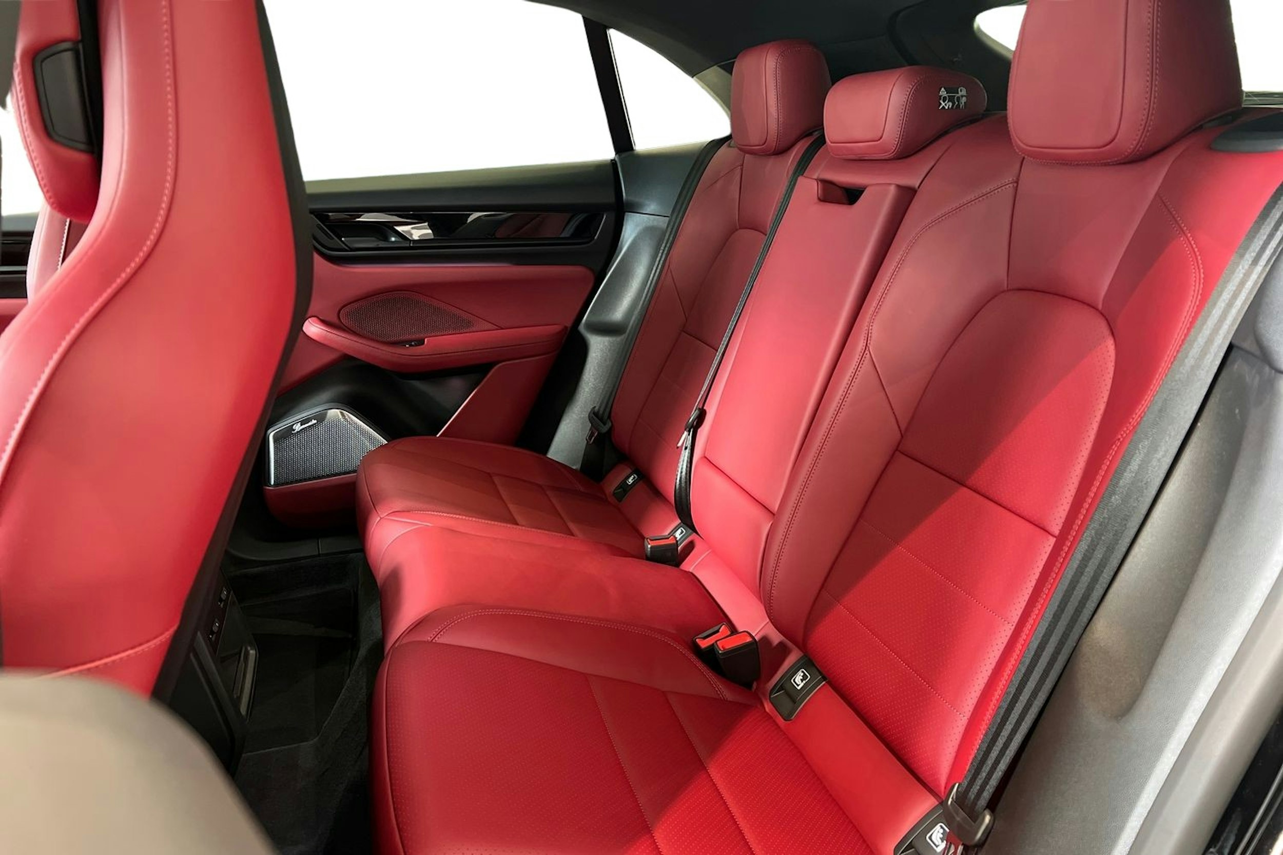 musta Porsche Macan 2025 kuva 8.