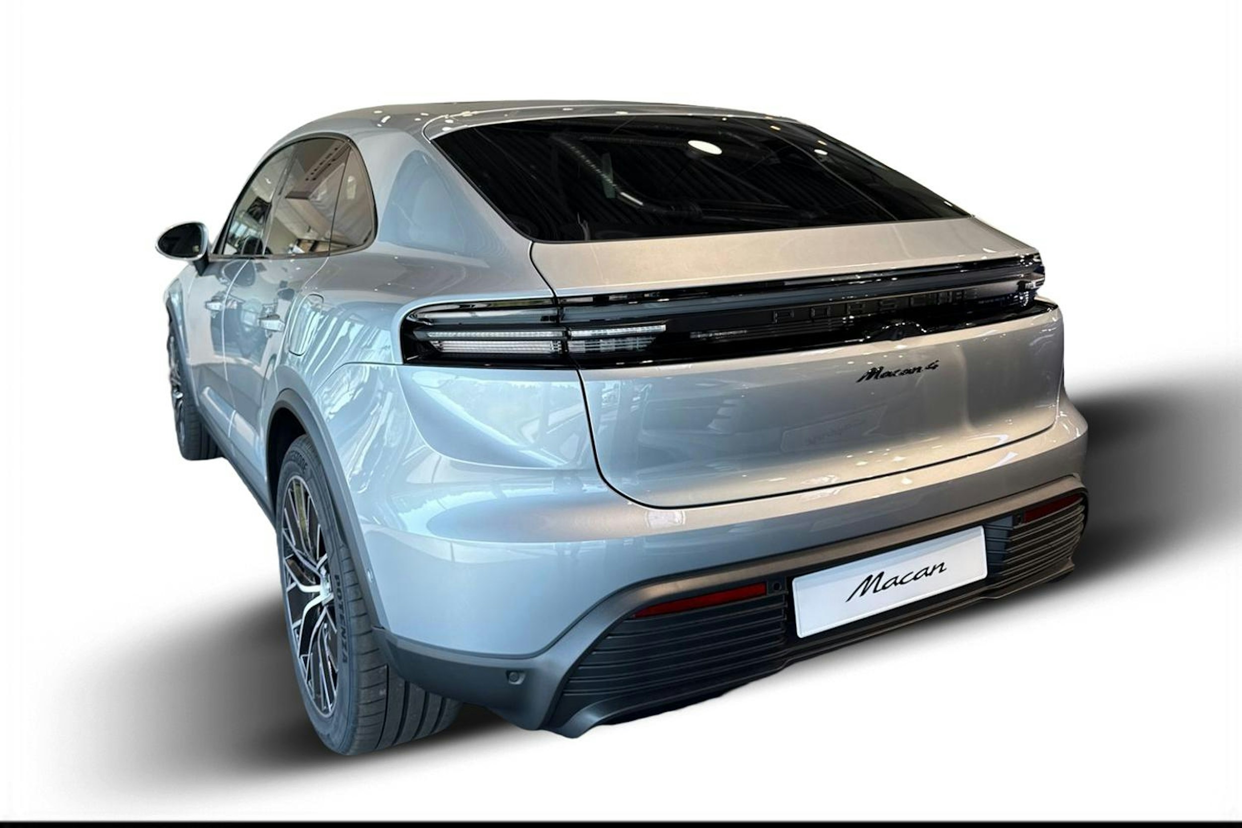harmaa Porsche Macan 2025 kuva 2.