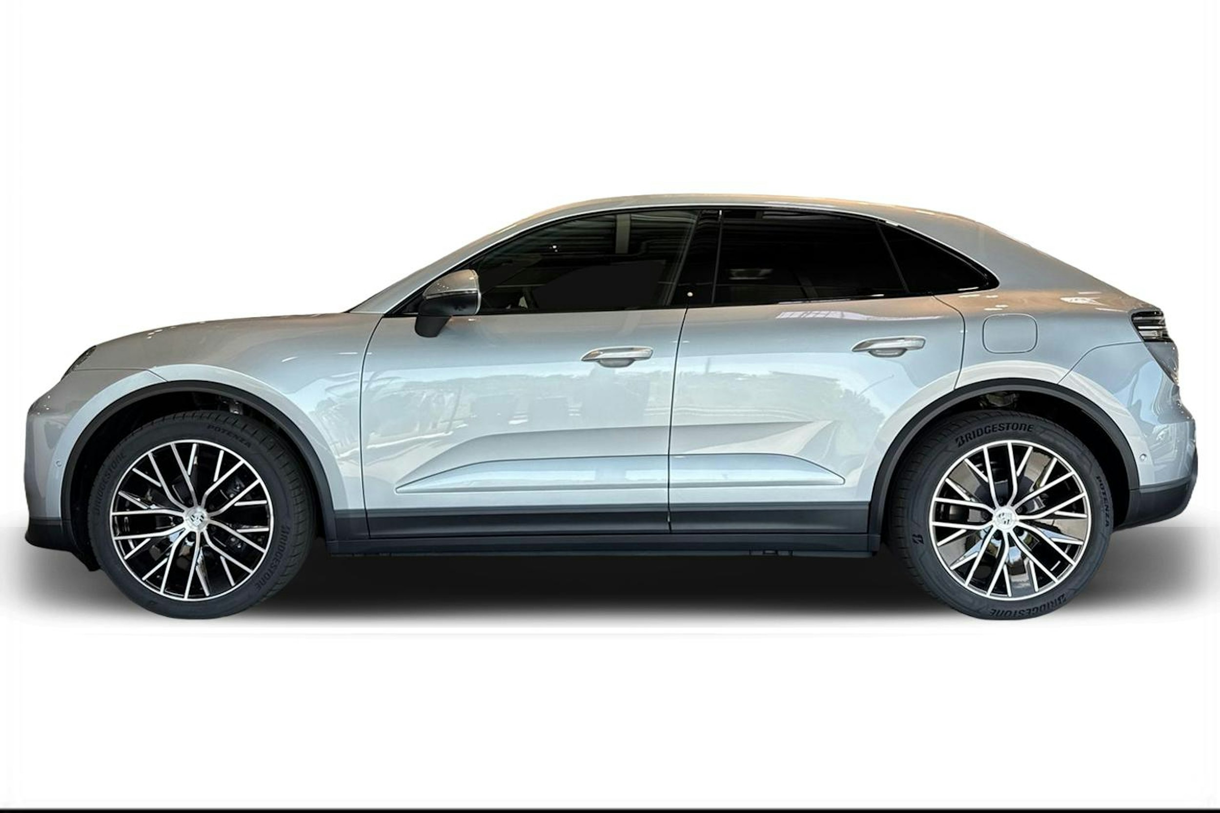 harmaa Porsche Macan 2025 kuva 5.