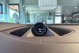 harmaa Porsche Macan 2025 kuva 13.