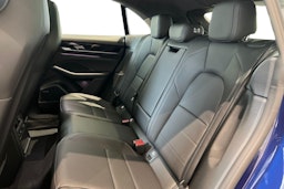 sininen Porsche Macan 2025 kuva 7.