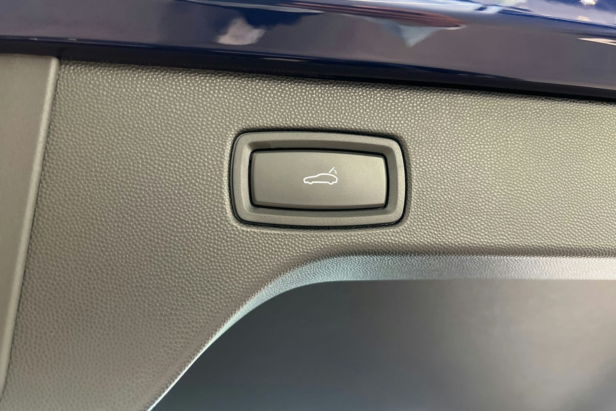 sininen Porsche Macan 2025 kuva 11.