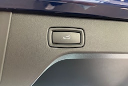 sininen Porsche Macan 2025 kuva 11.