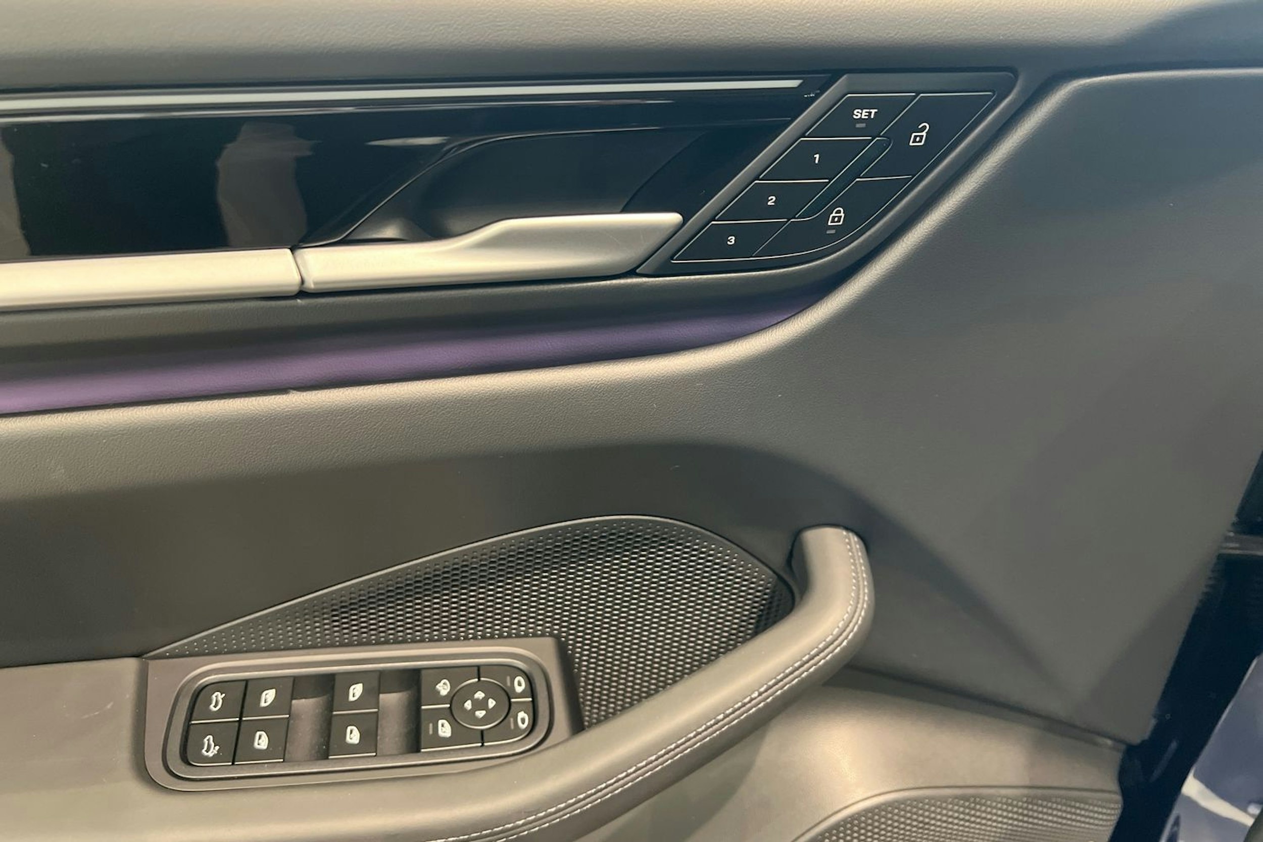 sininen Porsche Macan 2025 kuva 12.