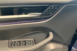 sininen Porsche Macan 2025 kuva 12.