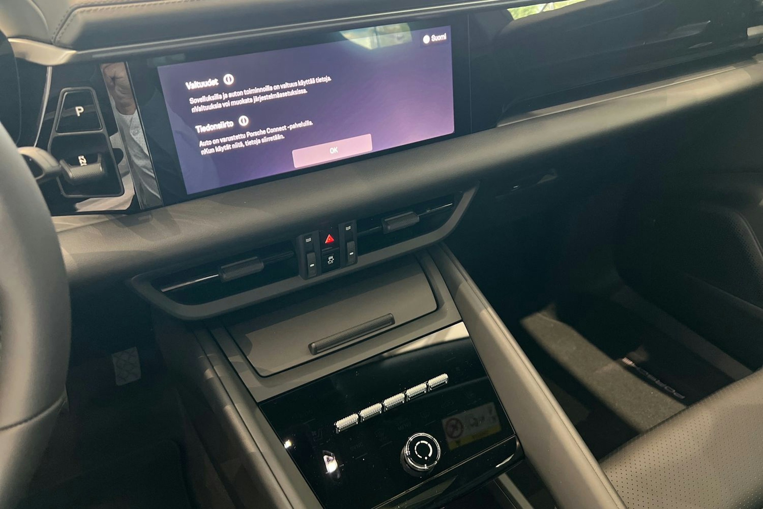 sininen Porsche Macan 2025 kuva 14.