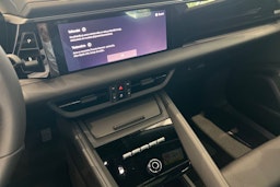 sininen Porsche Macan 2025 kuva 14.