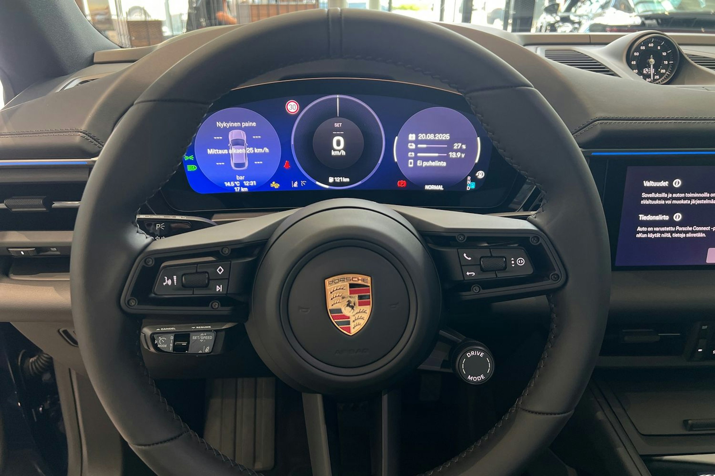 sininen Porsche Macan 2025 kuva 16.