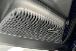 sininen Porsche Macan 2025 kuva 17.