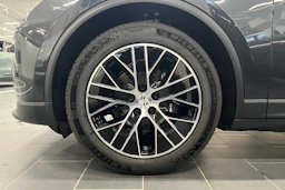 harmaa Porsche Macan 2026 kuva 10.