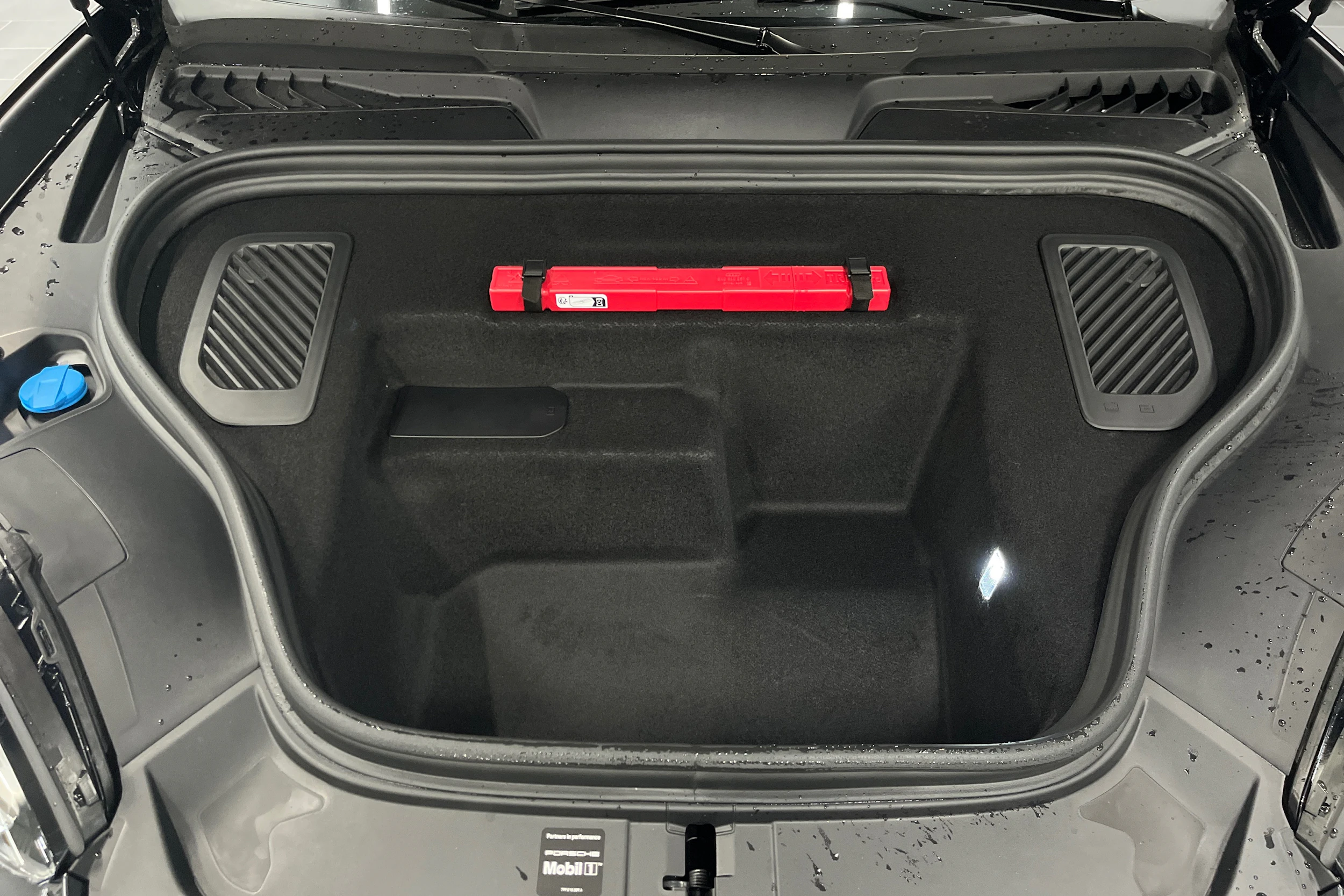 harmaa Porsche Macan 2026 kuva 11.