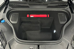 harmaa Porsche Macan 2026 kuva 11.