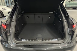 harmaa Porsche Macan 2026 kuva 12.