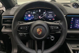 harmaa Porsche Macan 2026 kuva 13.