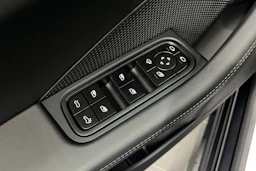 harmaa Porsche Macan 2026 kuva 17.