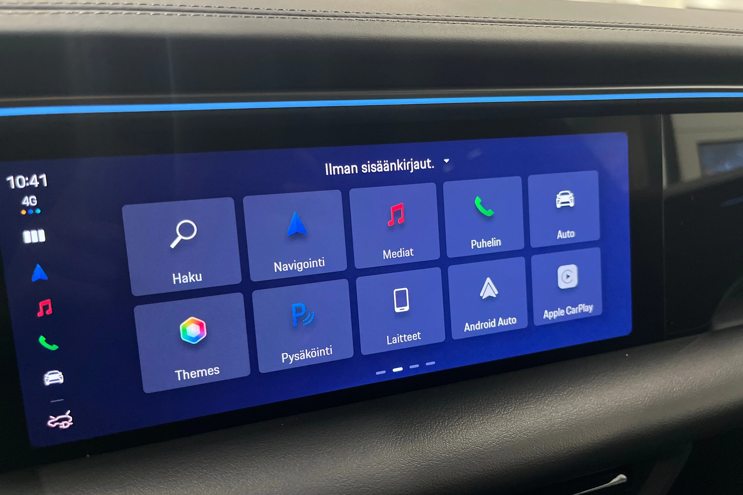 harmaa Porsche Macan 2026 kuva 18.