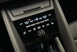 harmaa Porsche Macan 2026 kuva 21.