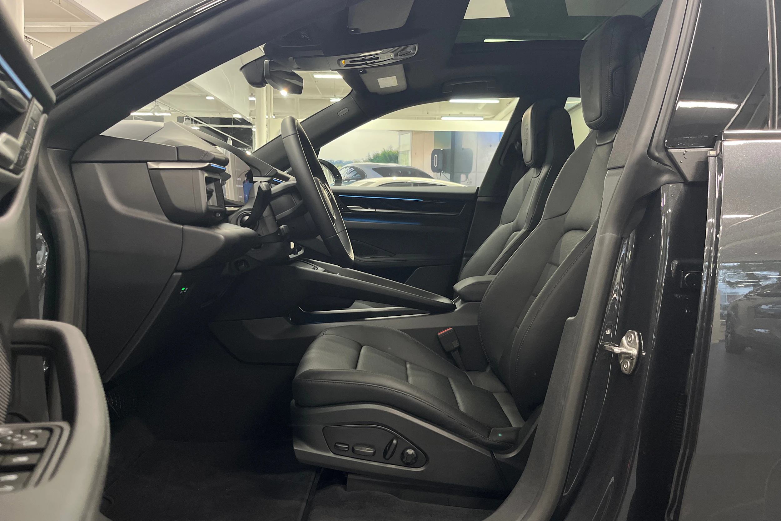 harmaa Porsche Macan 2026 kuva 23.