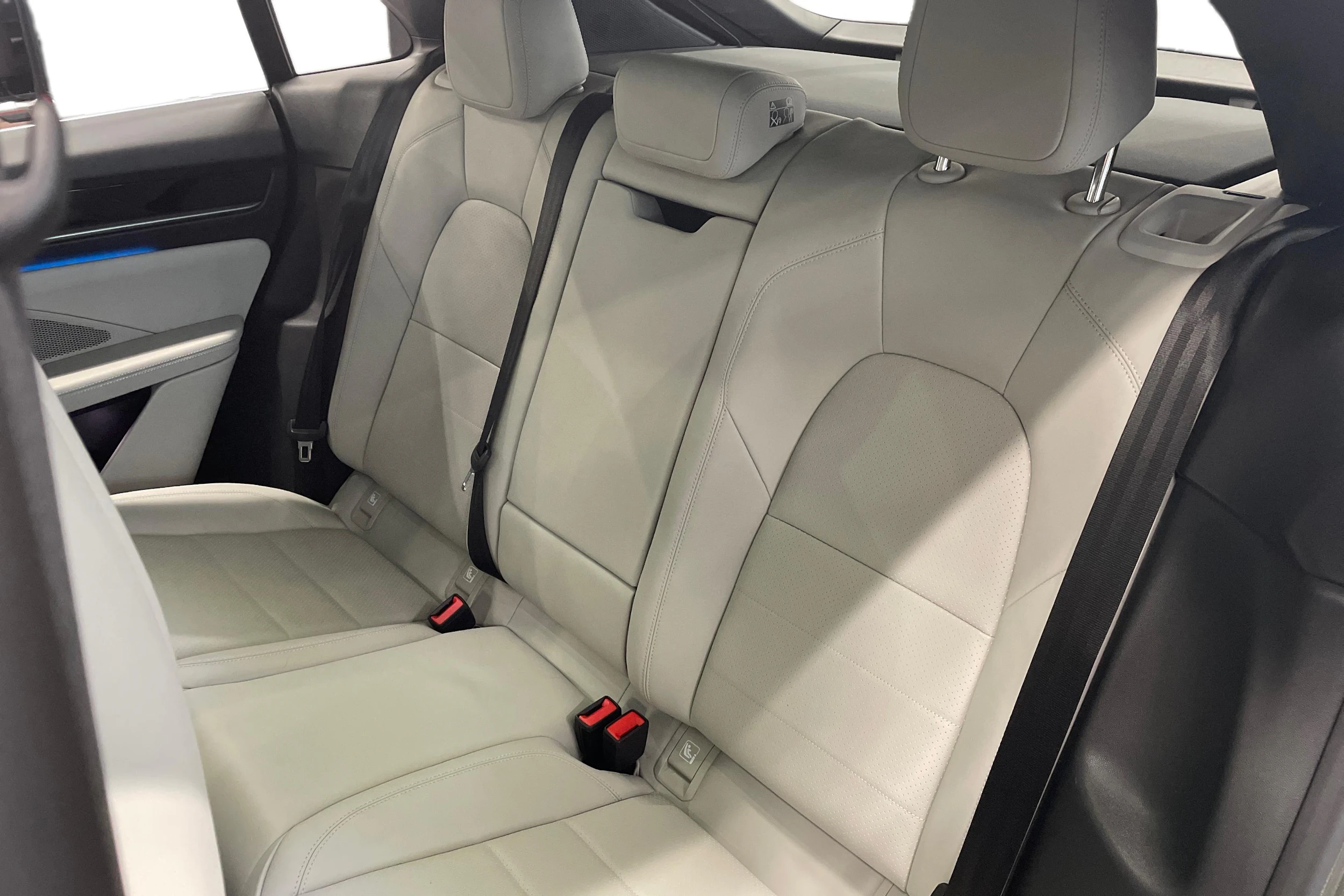 met. vihreä Porsche Macan 2026 kuva 8.