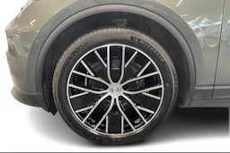 met. vihreä Porsche Macan 2026 kuva 9.