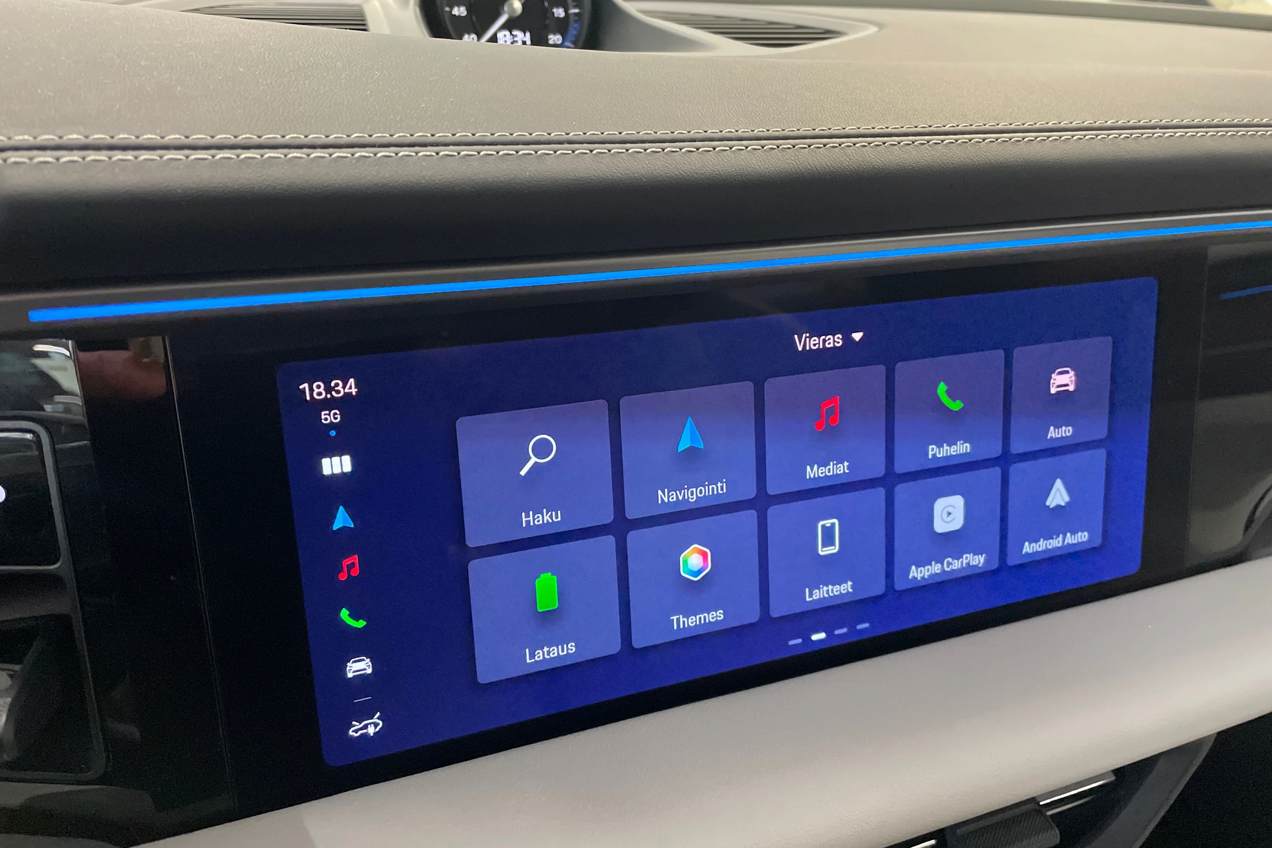 met. vihreä Porsche Macan 2026 kuva 10.