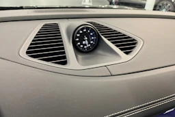 met. vihreä Porsche Macan 2026 kuva 13.
