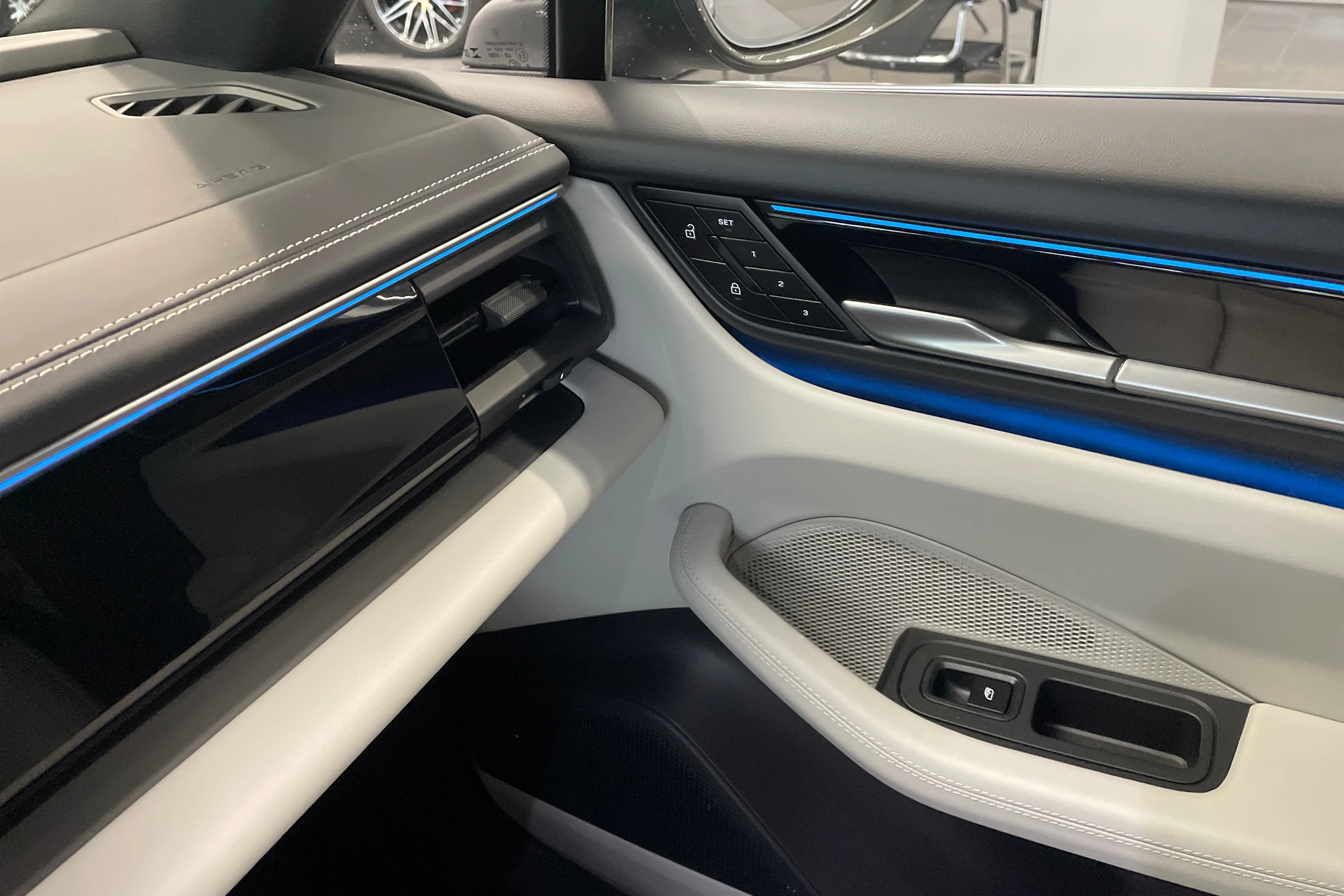 met. vihreä Porsche Macan 2026 kuva 14.