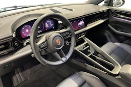 Musta Porsche Macan 2026 kuva 6.