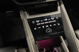 Musta Porsche Macan 2026 kuva 10.