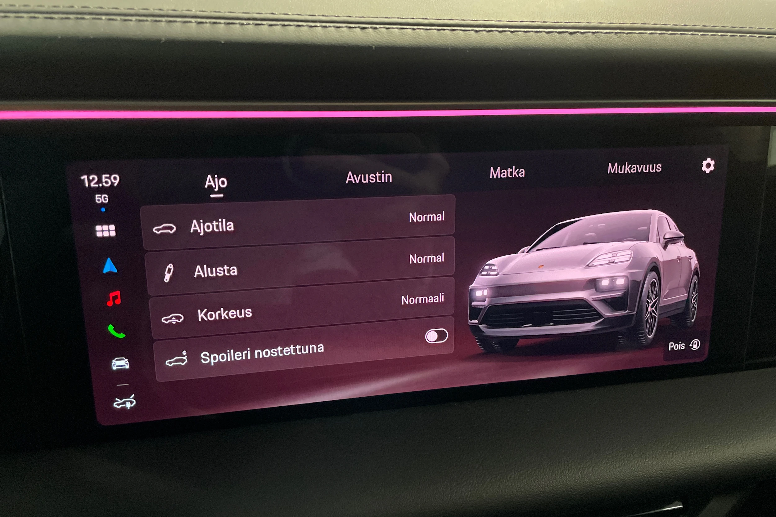 Musta Porsche Macan 2026 kuva 12.