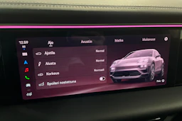 Musta Porsche Macan 2026 kuva 12.