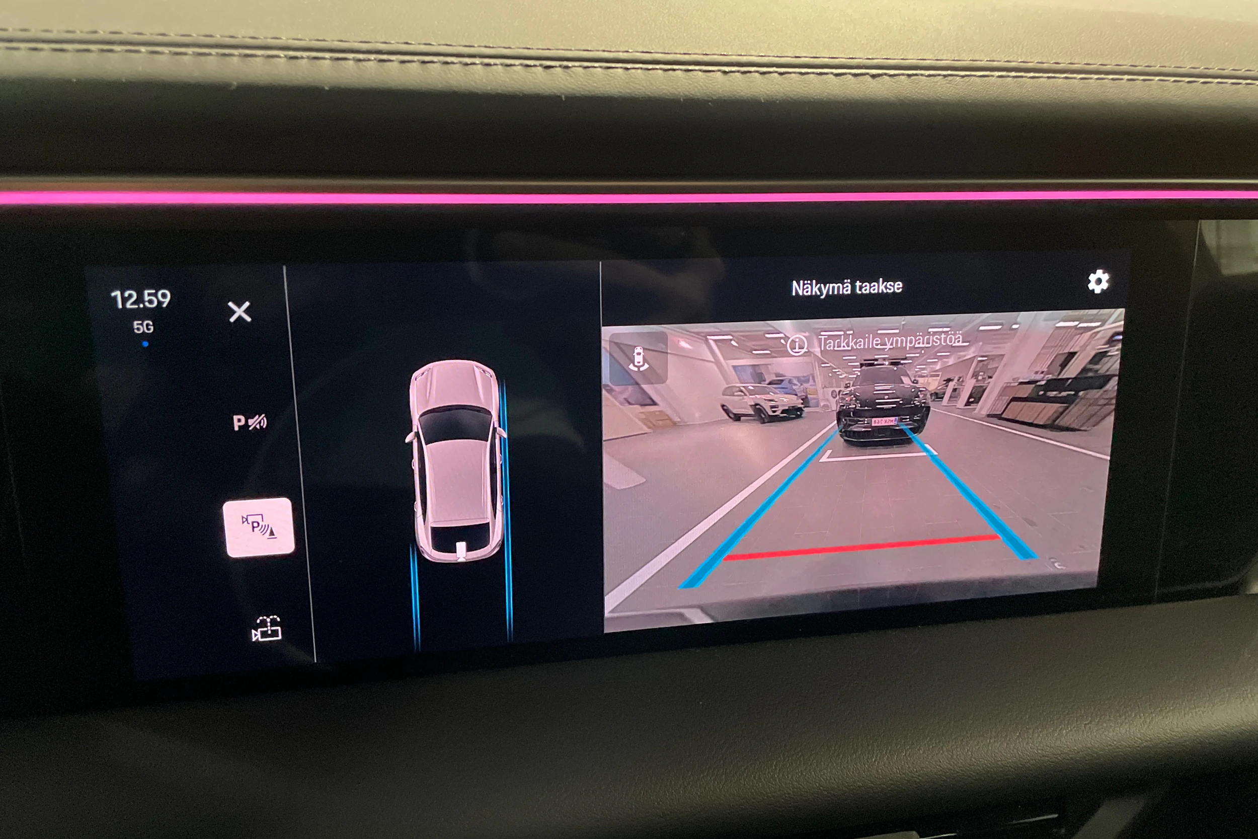 Musta Porsche Macan 2026 kuva 15.