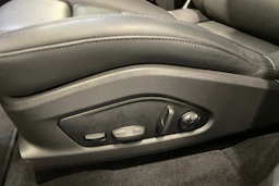 Musta Porsche Macan 2026 kuva 16.