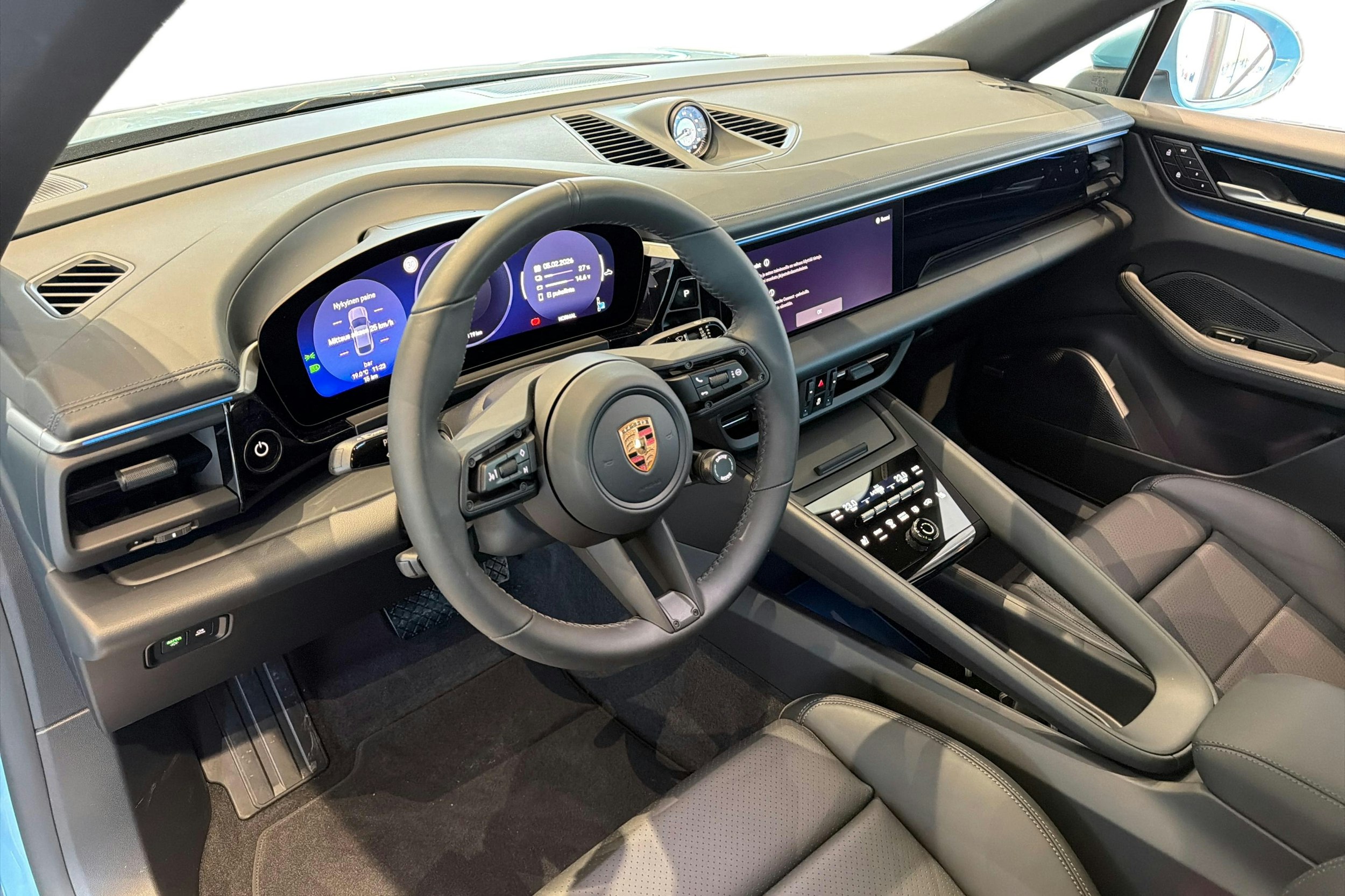 sininen Porsche Macan 2026 kuva 6.