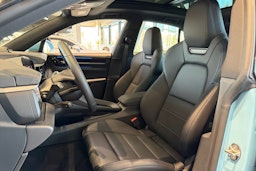 sininen Porsche Macan 2026 kuva 13.