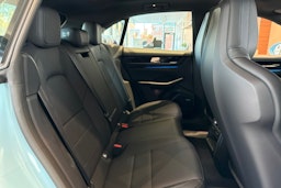 sininen Porsche Macan 2026 kuva 15.