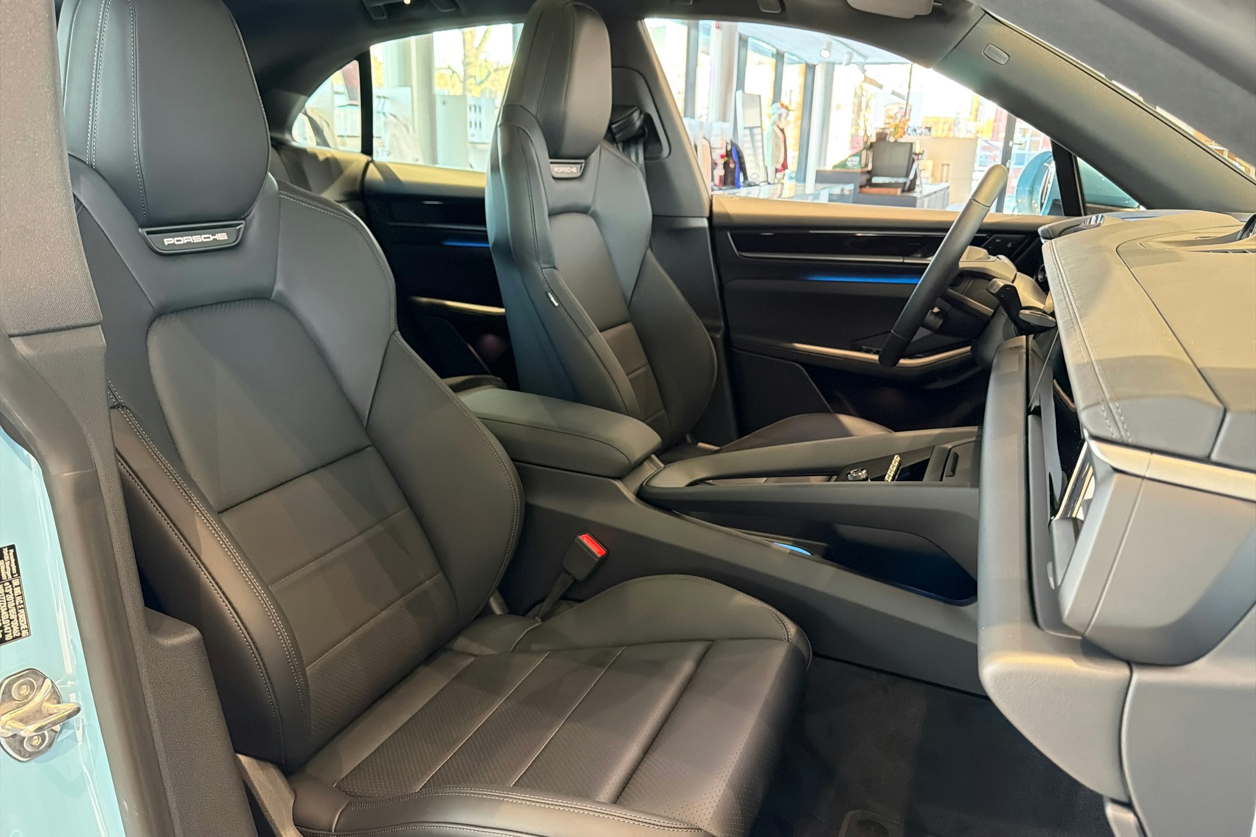 sininen Porsche Macan 2026 kuva 16.