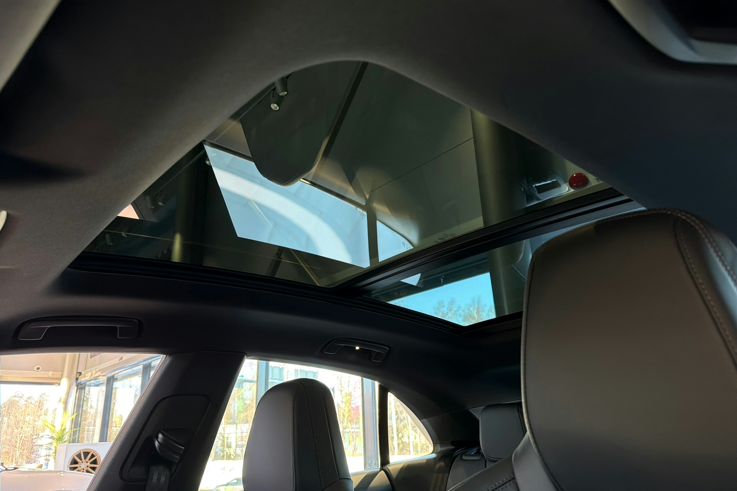 sininen Porsche Macan 2026 kuva 17.