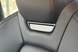 sininen Porsche Macan 2026 kuva 18.